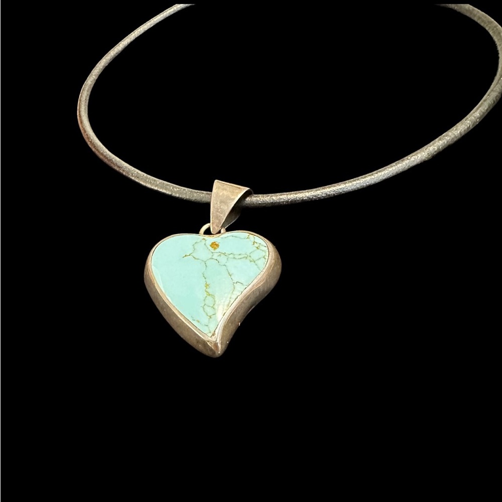 .925 Mexico Silver & Turquoise Heart Vintage this piece is VINTAGE Leather Band